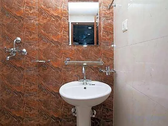 Holiday Hostel *