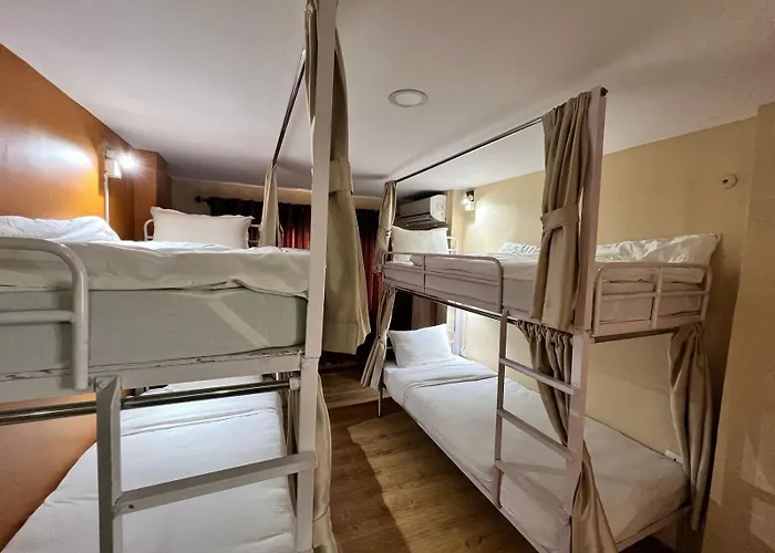Holiday Hostel *